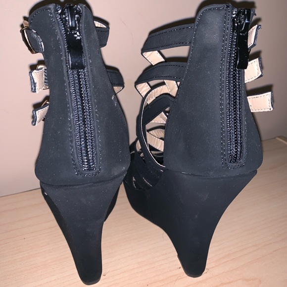 Heels - Picture 3 of 5